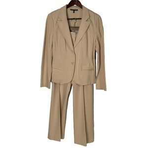 Bernardo beige two-piece suit set; notched lapel blazer, straight-leg pants Sz12